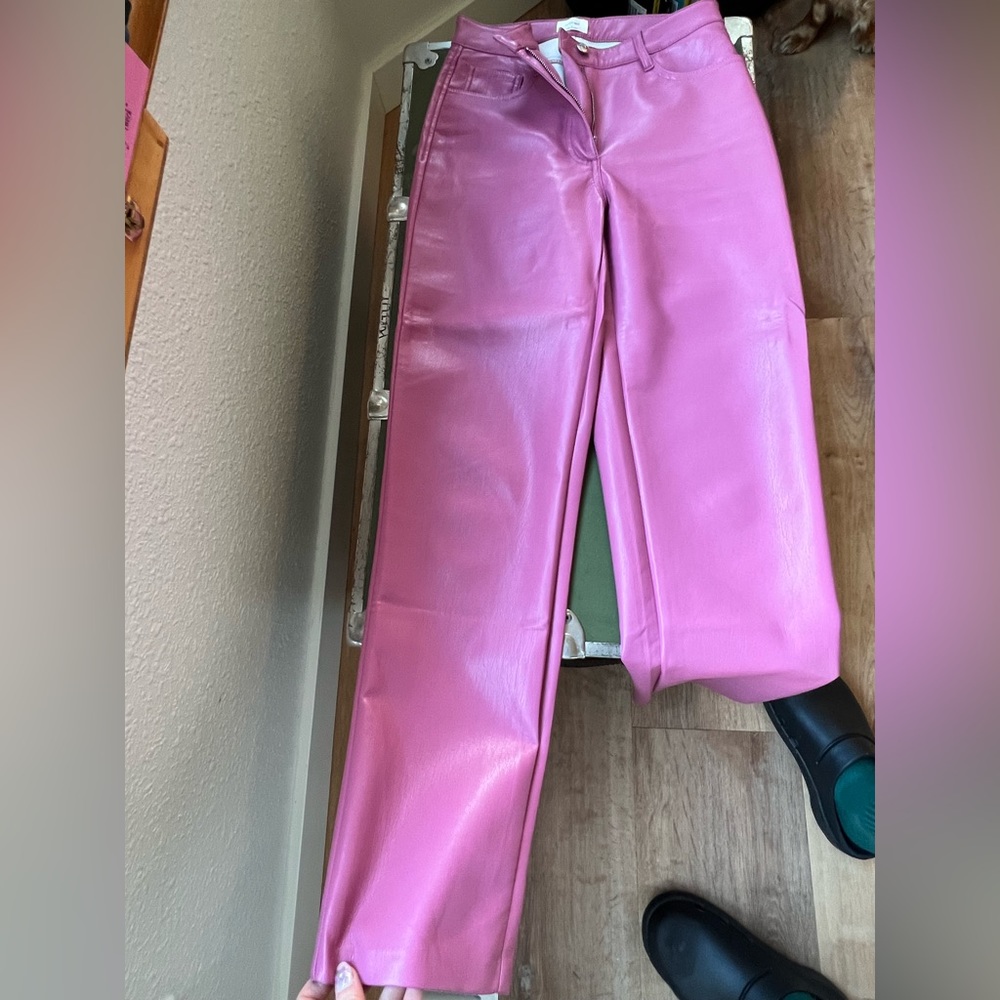 ARITZIA FAUX LEATHER PINK PANTS